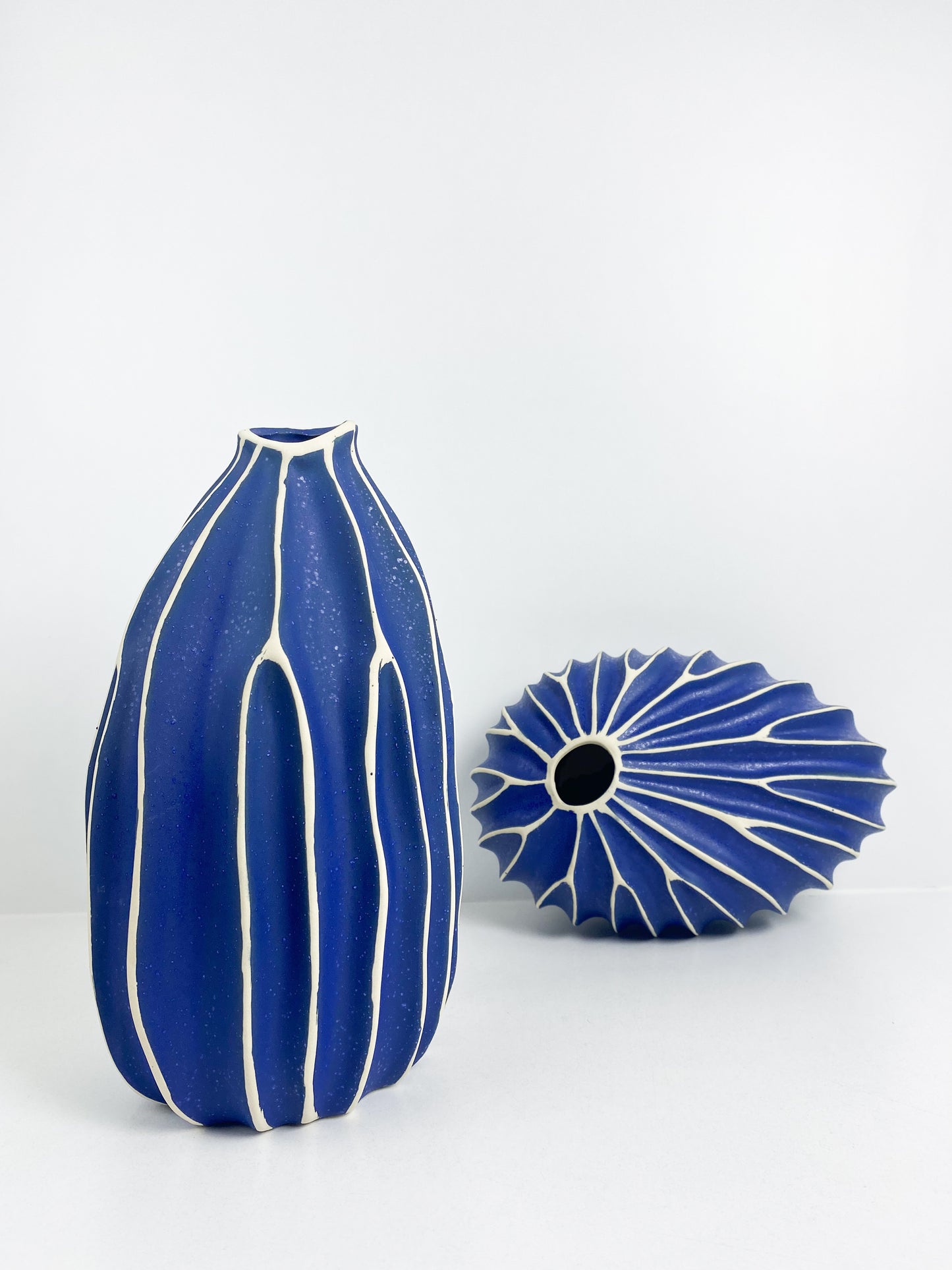 Duo Vase rayé en céramique, bleu/blanc