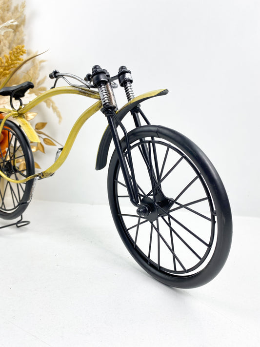 Décor de vélo en fer unique, style antique jaune