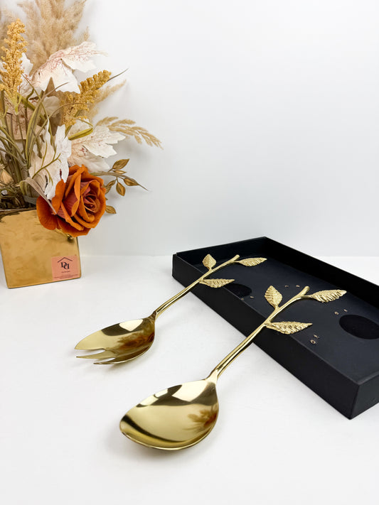 Ensemble de couverts de service dorés en acier inoxydable avec un design de brindilles.