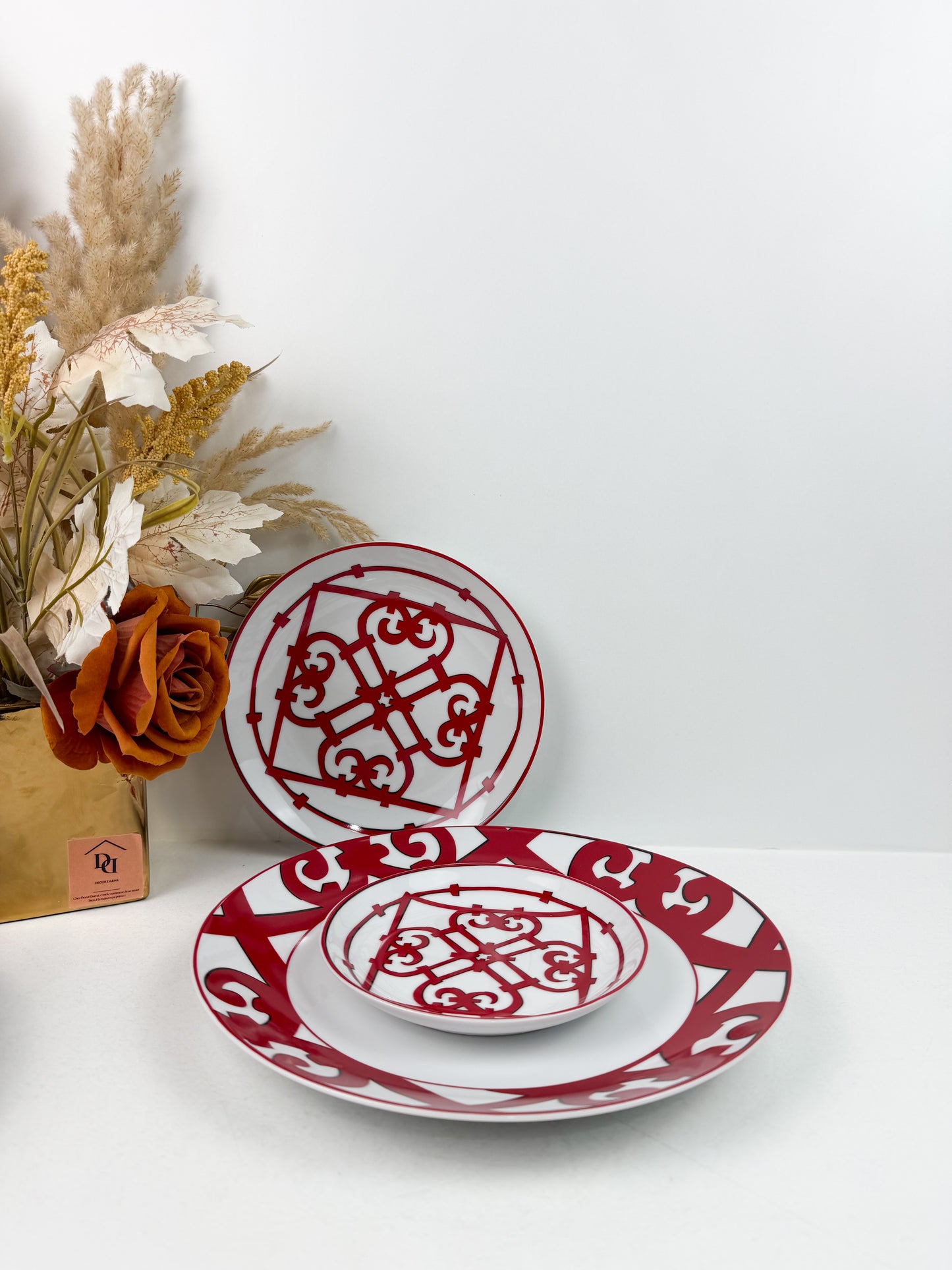 Service de Table Balcon d'Hermès avec un motif rouge flamboyant en porcelaine de Luxe -18 Pièces