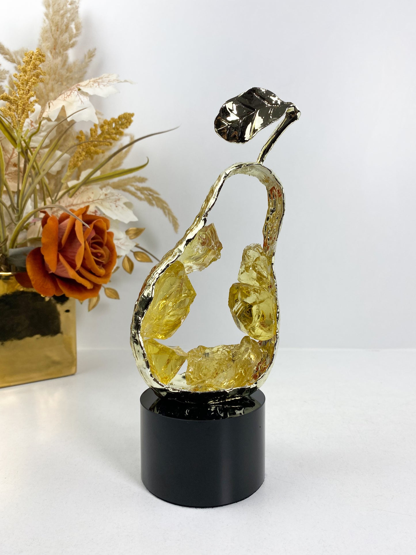 Ornement décoratif poire élégante et luxueuse jaune