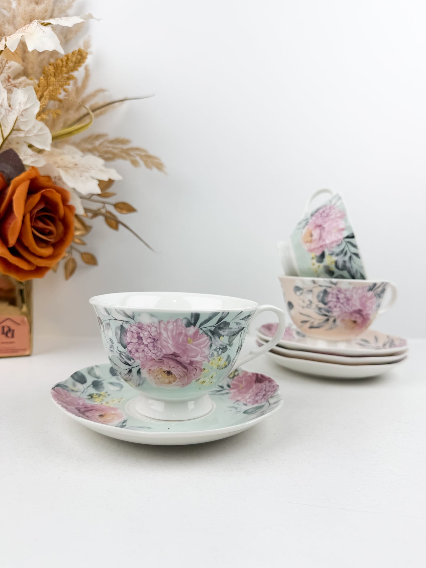Service de six tasses et six sous-tasses à café au lait en porcelaine de luxe floral