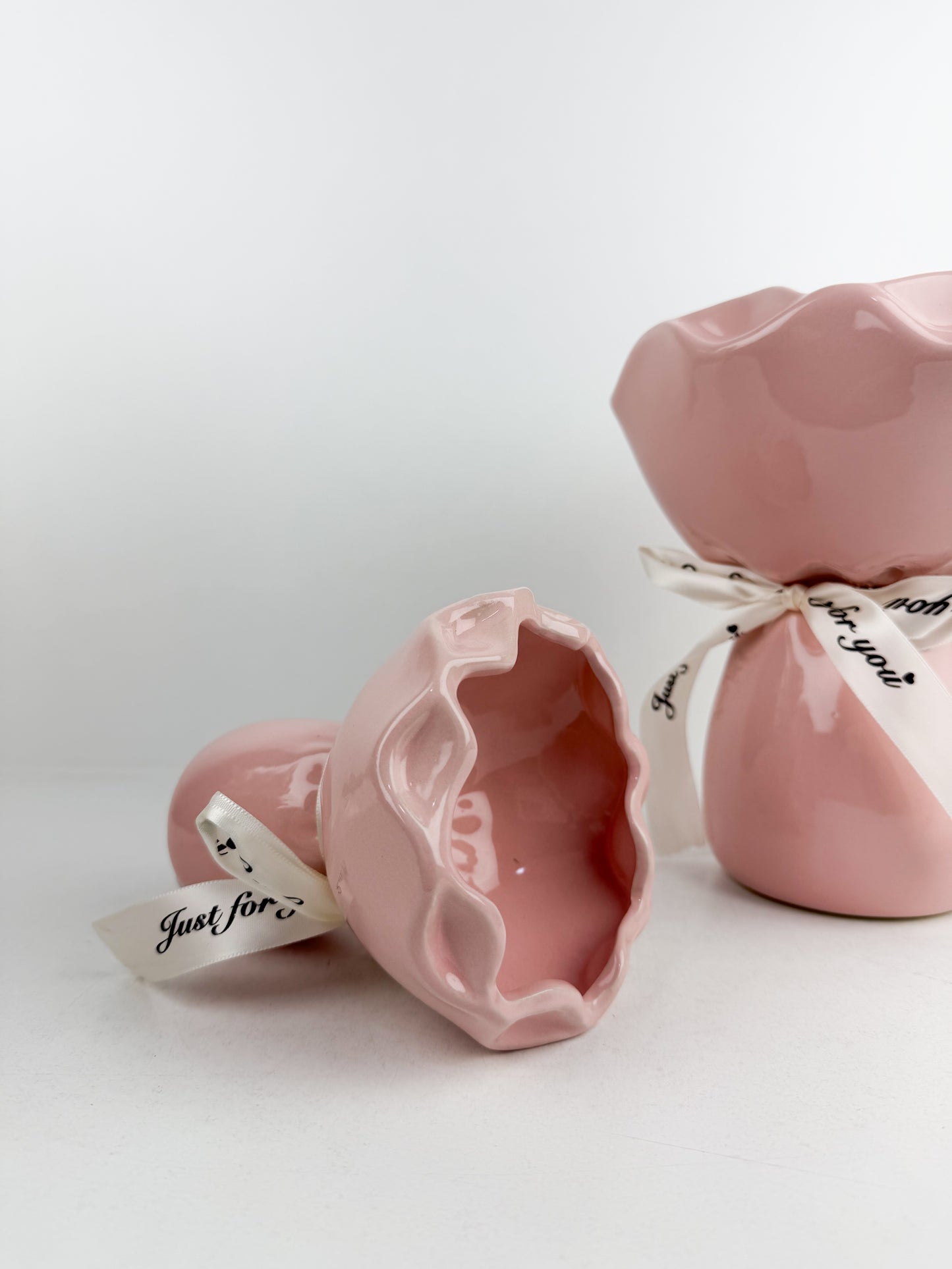 Duo vases en céramiques en forme de bouquet de fleur élégant rose