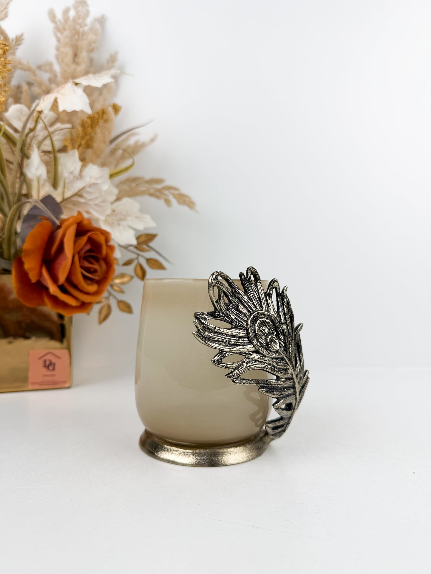 Pot décorative élégante avec une plume de luxe en cuivre