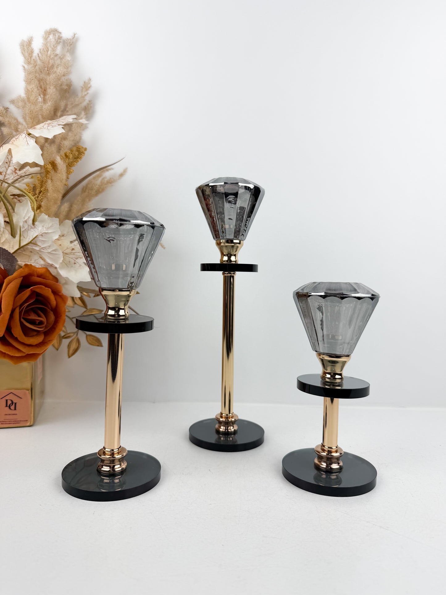 Ensemble de trois bougeoirs décoratifs en cristal  gris