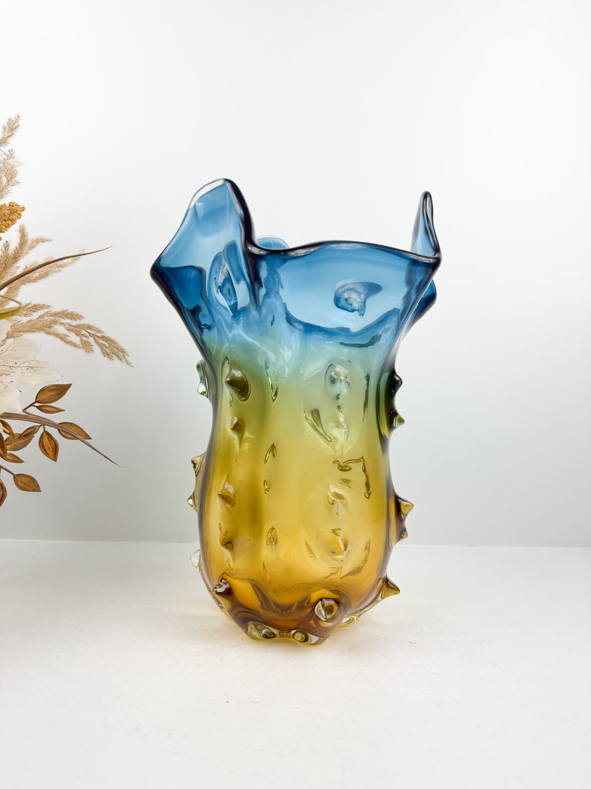 Superbe vase en verre soufflé artisanal.