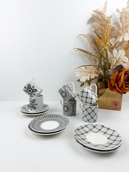 Ensemble de six tasses à expresso avec sous-tasses en céramique blanc et noir