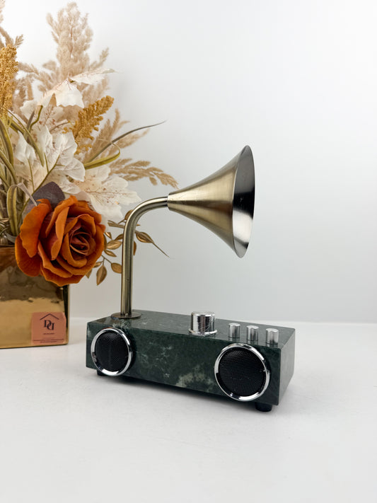 Ornement décoratif en vert haut de gamme capture l'essence intemporelle du phonographe vintage