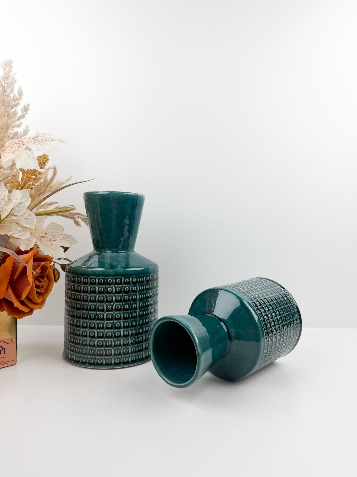 Duo de vases en céramique aux teintes de vert subtiles