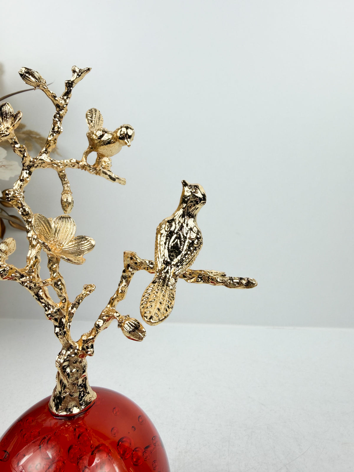 Sculpture arbre aux oiseaux en métal dorée luxe.