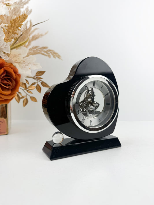 Horloge décorative en forme de cœur au design élégant et intemporel