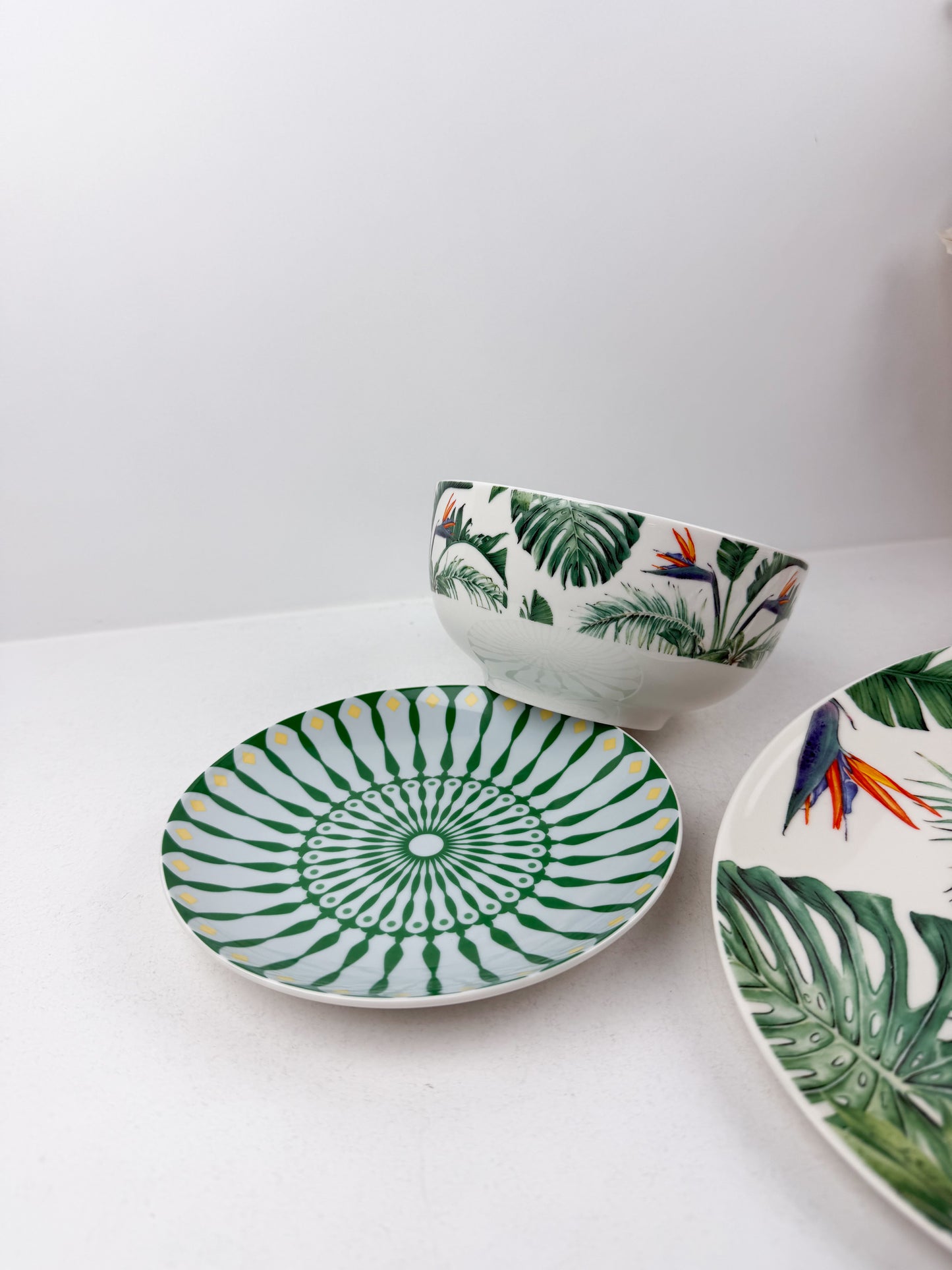 Service de table 24 pièces en porcelaine fine, alliant luxe et élégance de motif jungle