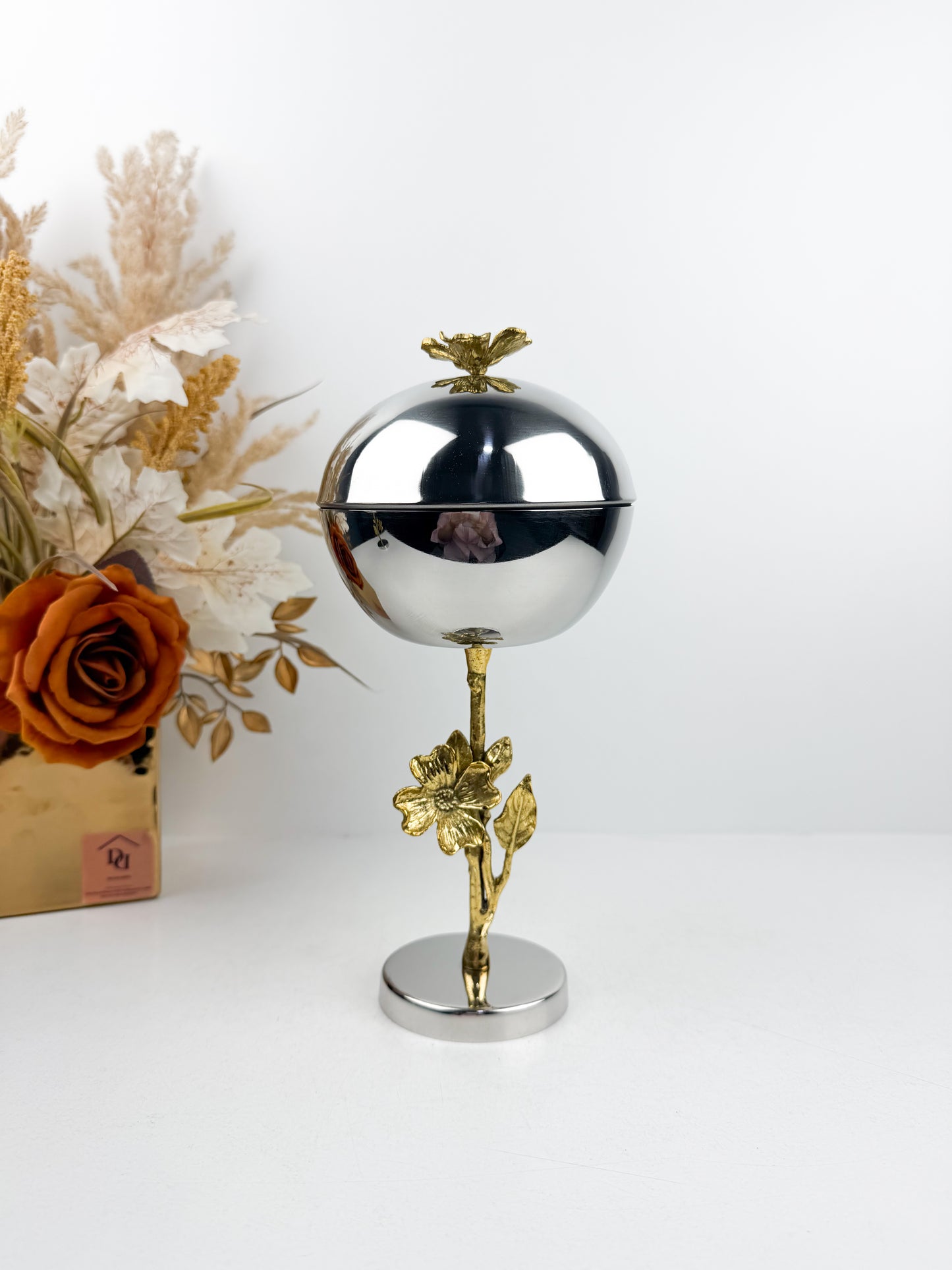 Duo d'encensoirs en métal argenté aux finitions florales