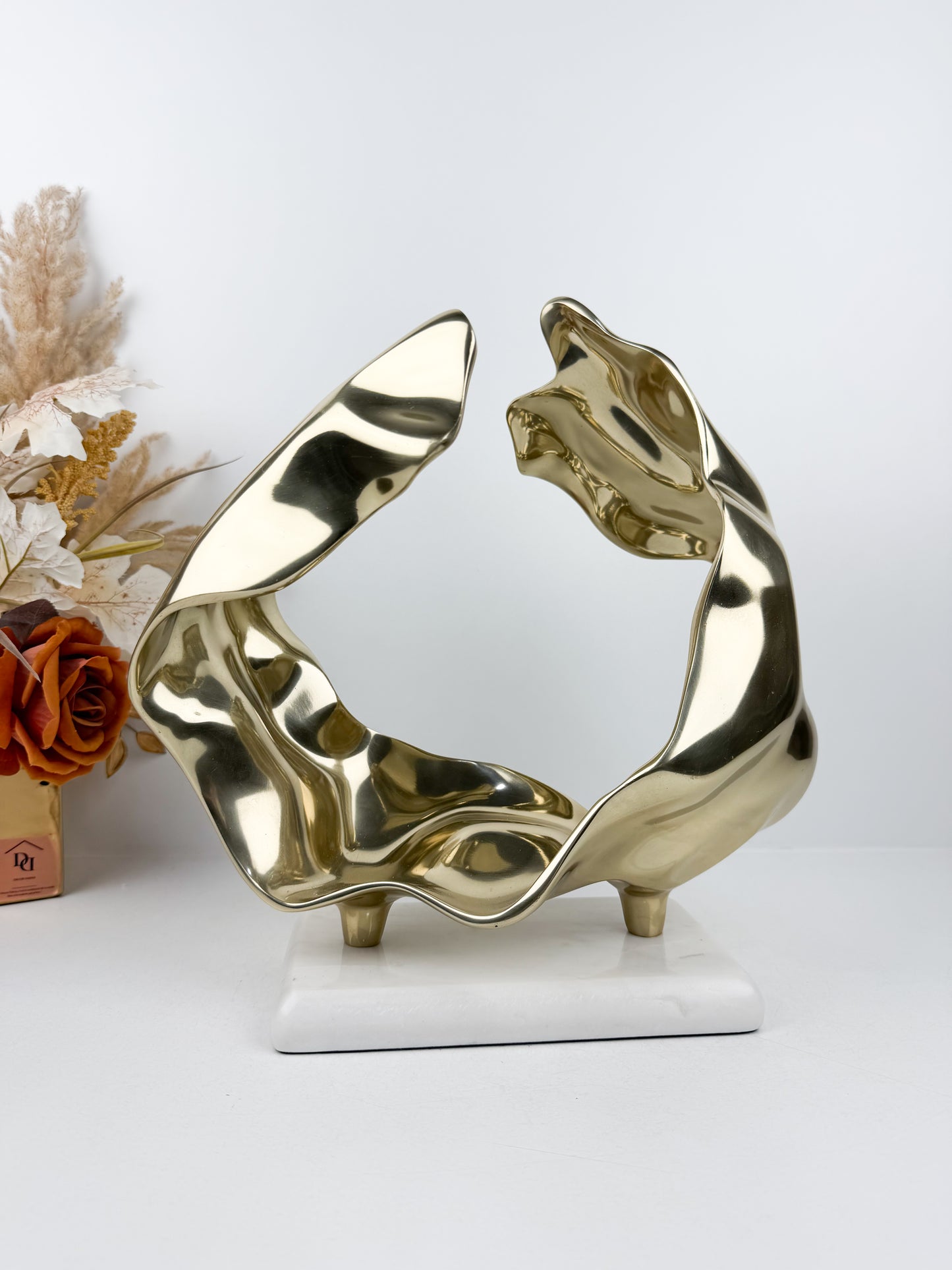 Sculpture décorative en métal doré