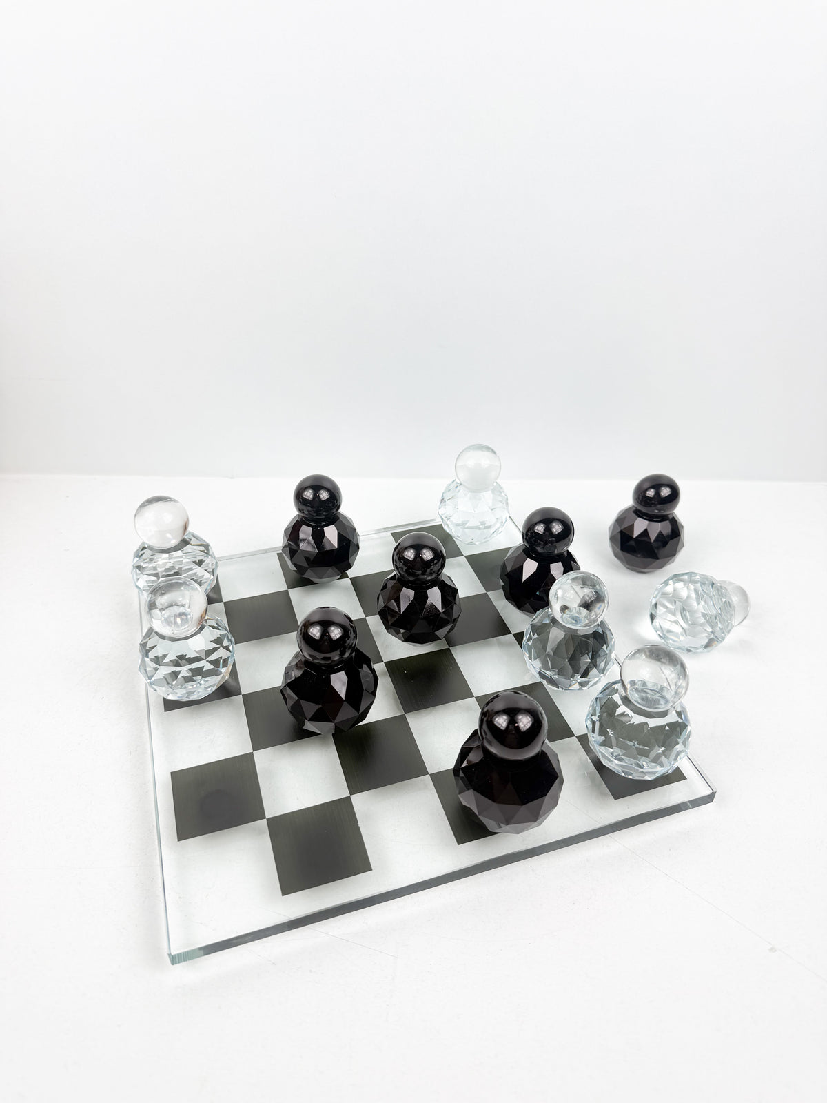 Jeu d'echecs design en cristal avec plateau transparent haut de qualité.