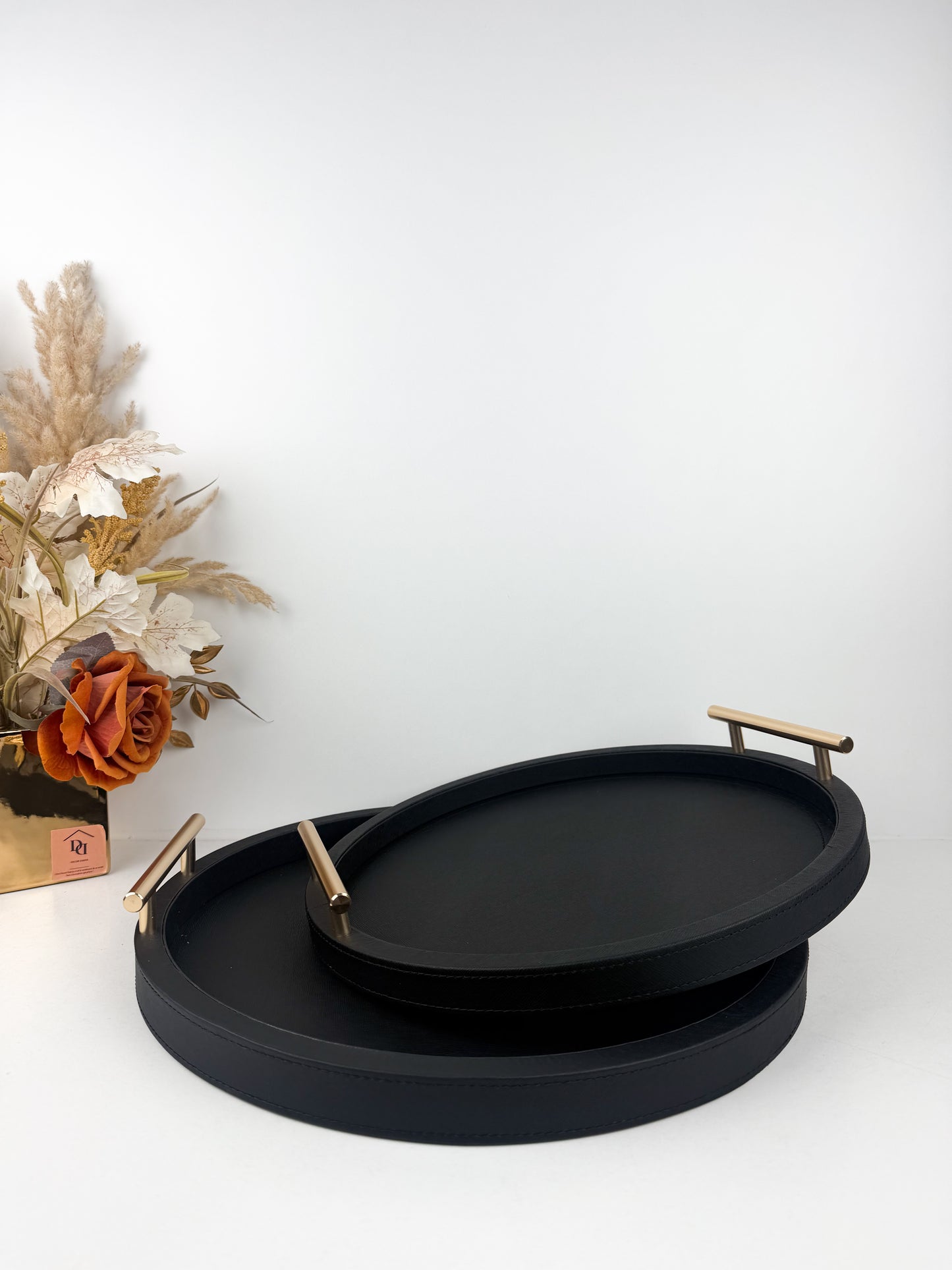 Ensemble de plateaux en cuir avec poignées en métal texturé noir