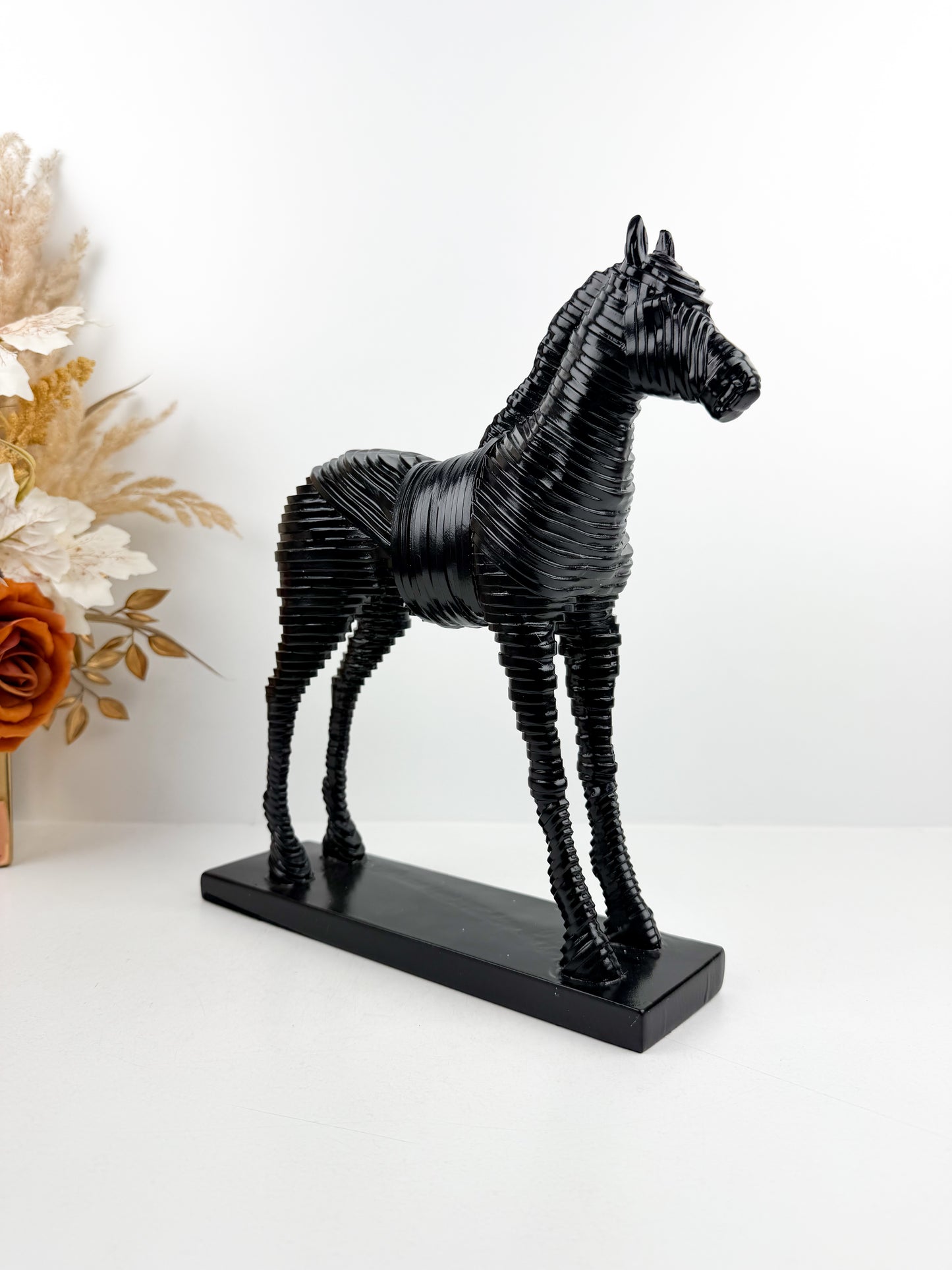 Sculpture de cheval aux finitions noir  élégante