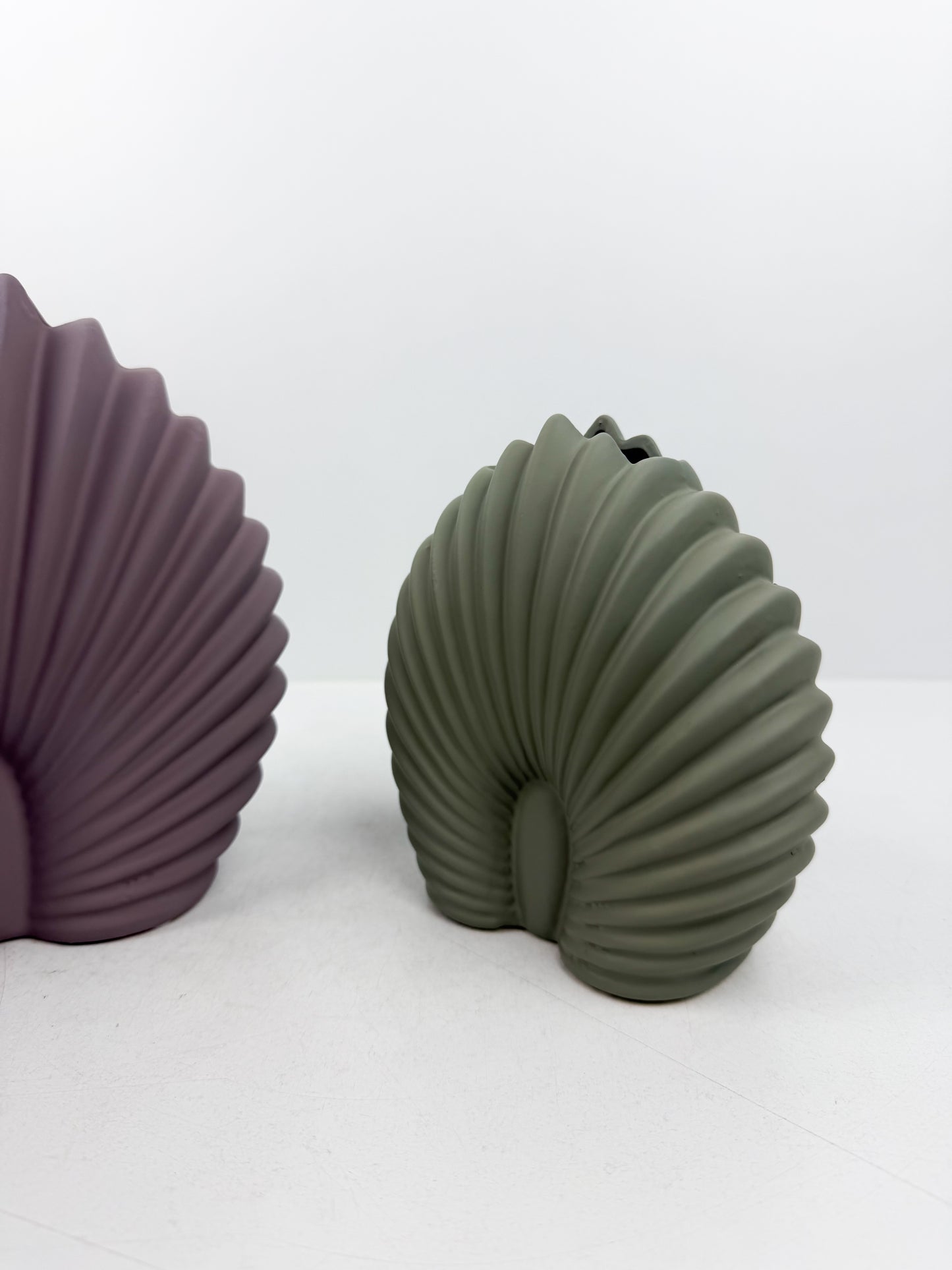 Duo de vases en forme de coquillage