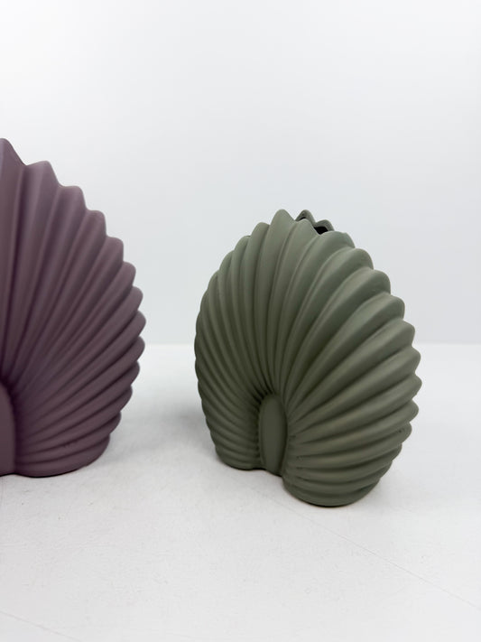 Duo de vases en forme de coquillage