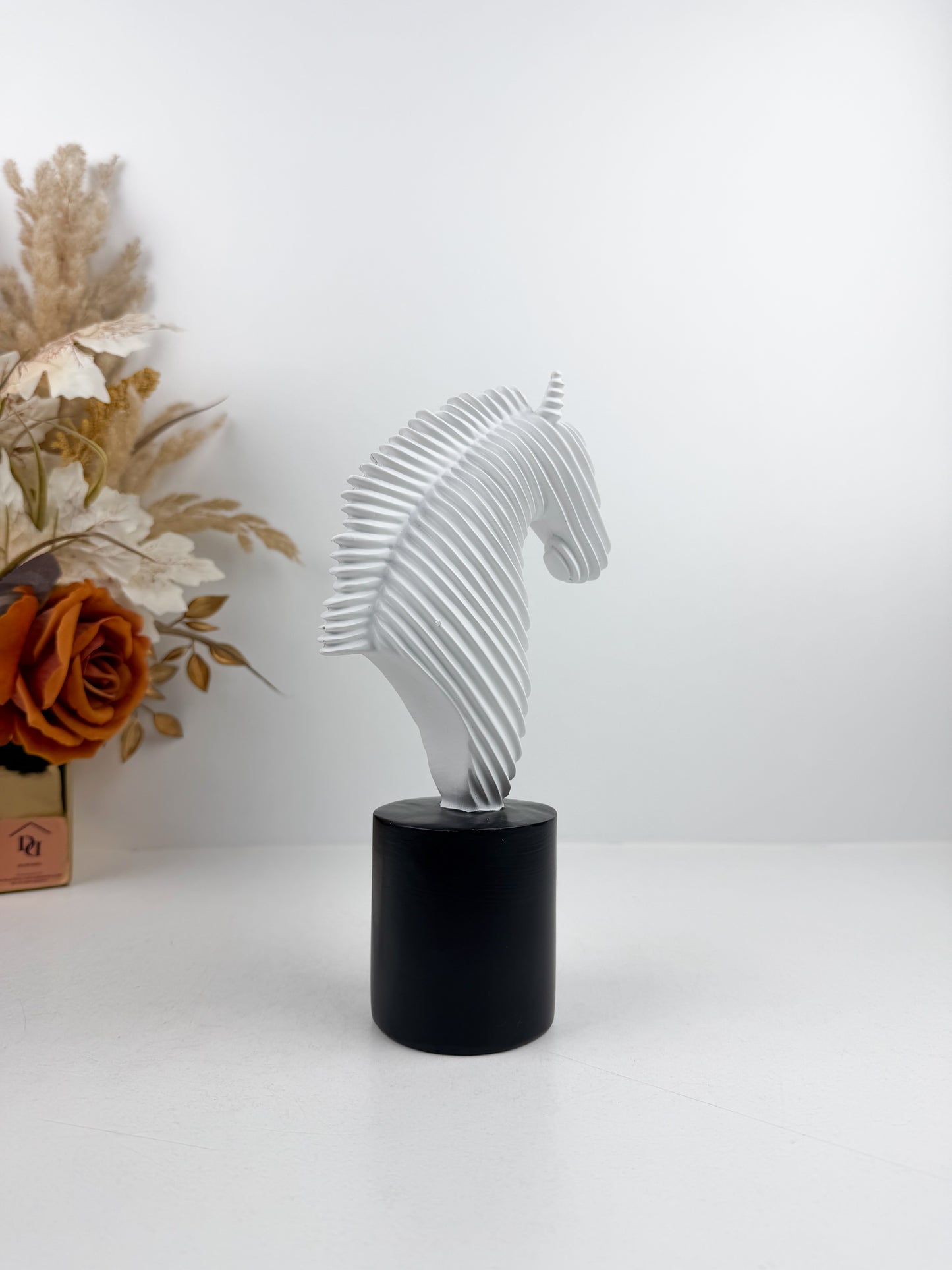 Statue de tête de cheval au design moderne