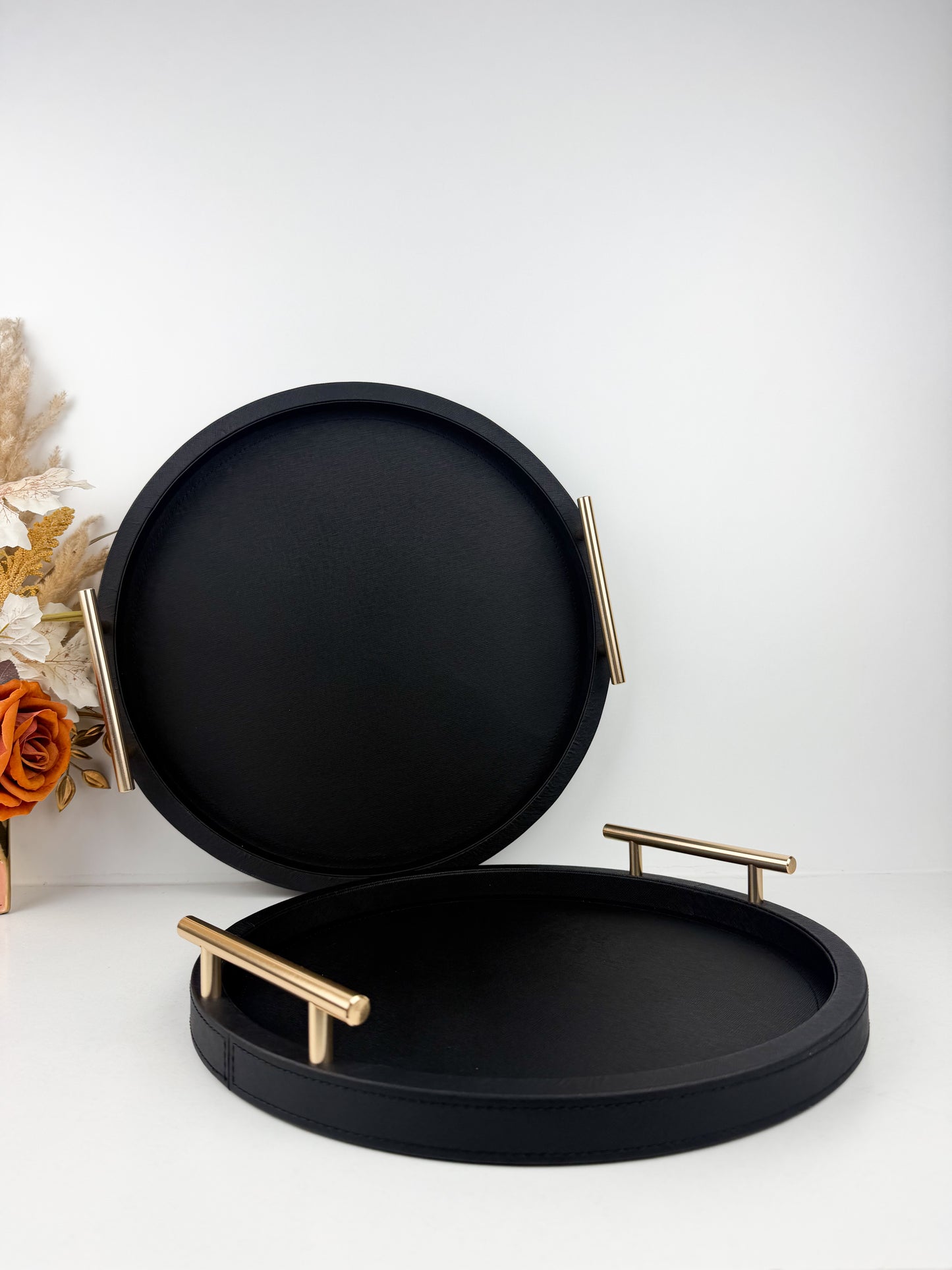Ensemble de plateaux en cuir avec poignées en métal texturé noir