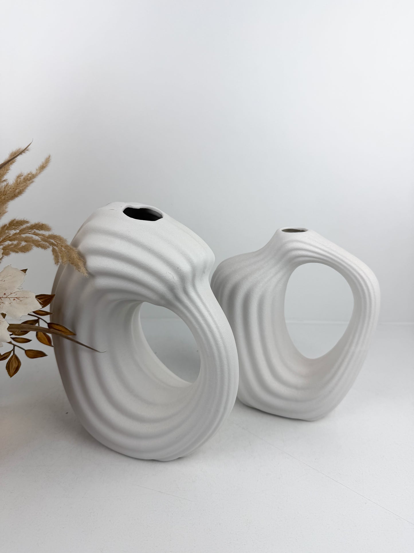 Duo de vases en céramique blanche