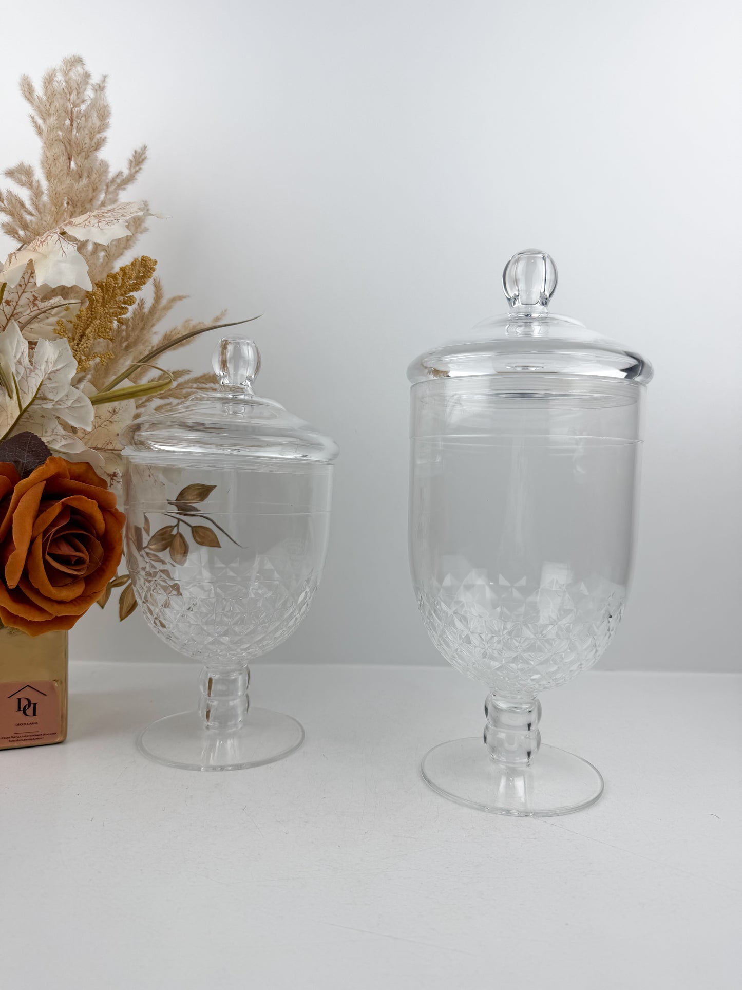 Duo de bonbonnières en acrylique transparent, parfait pour présenter vos bonbons avec élégance.