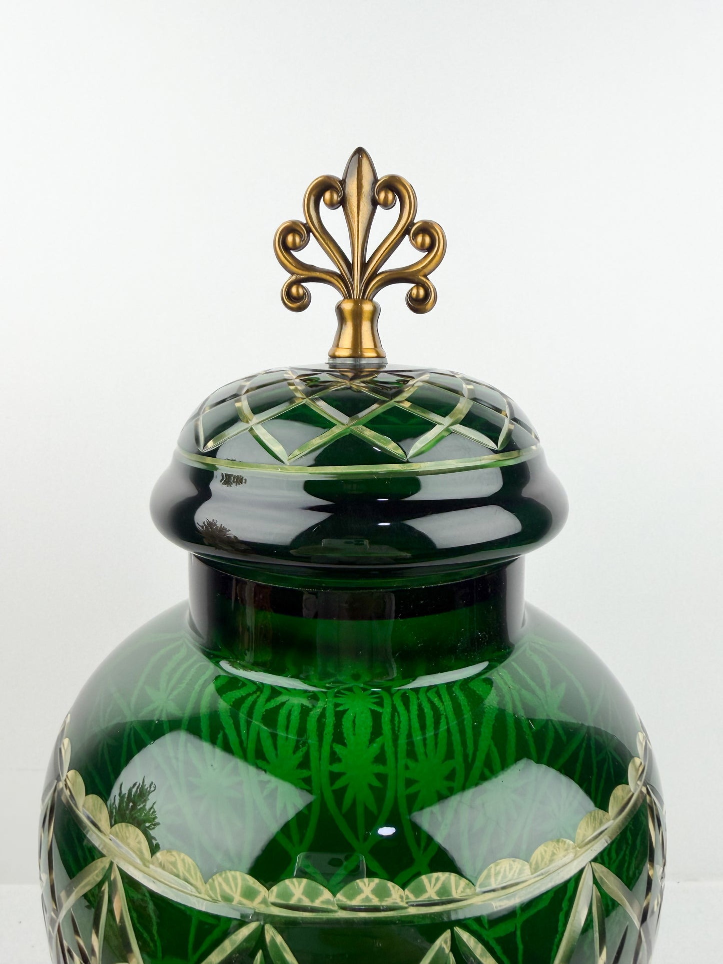 Vase couvert royal élégant en cristal vert