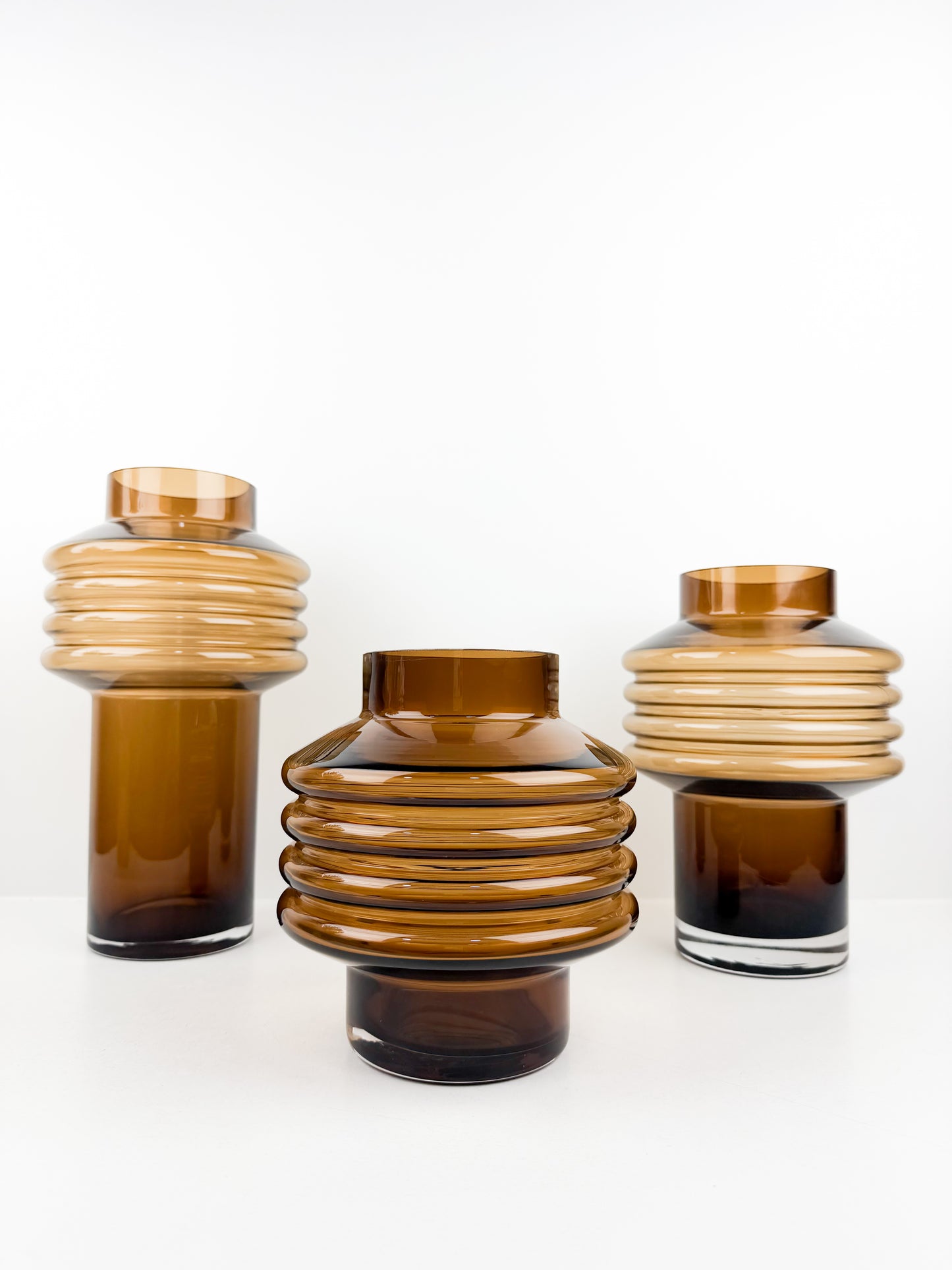 Trio de vases élégants et chics aux formes distinctives