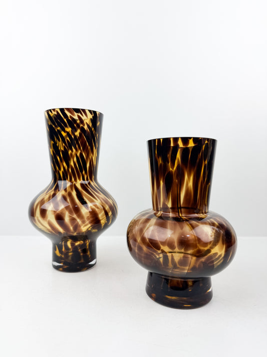 Duo de vases sculpturaux marron très chic