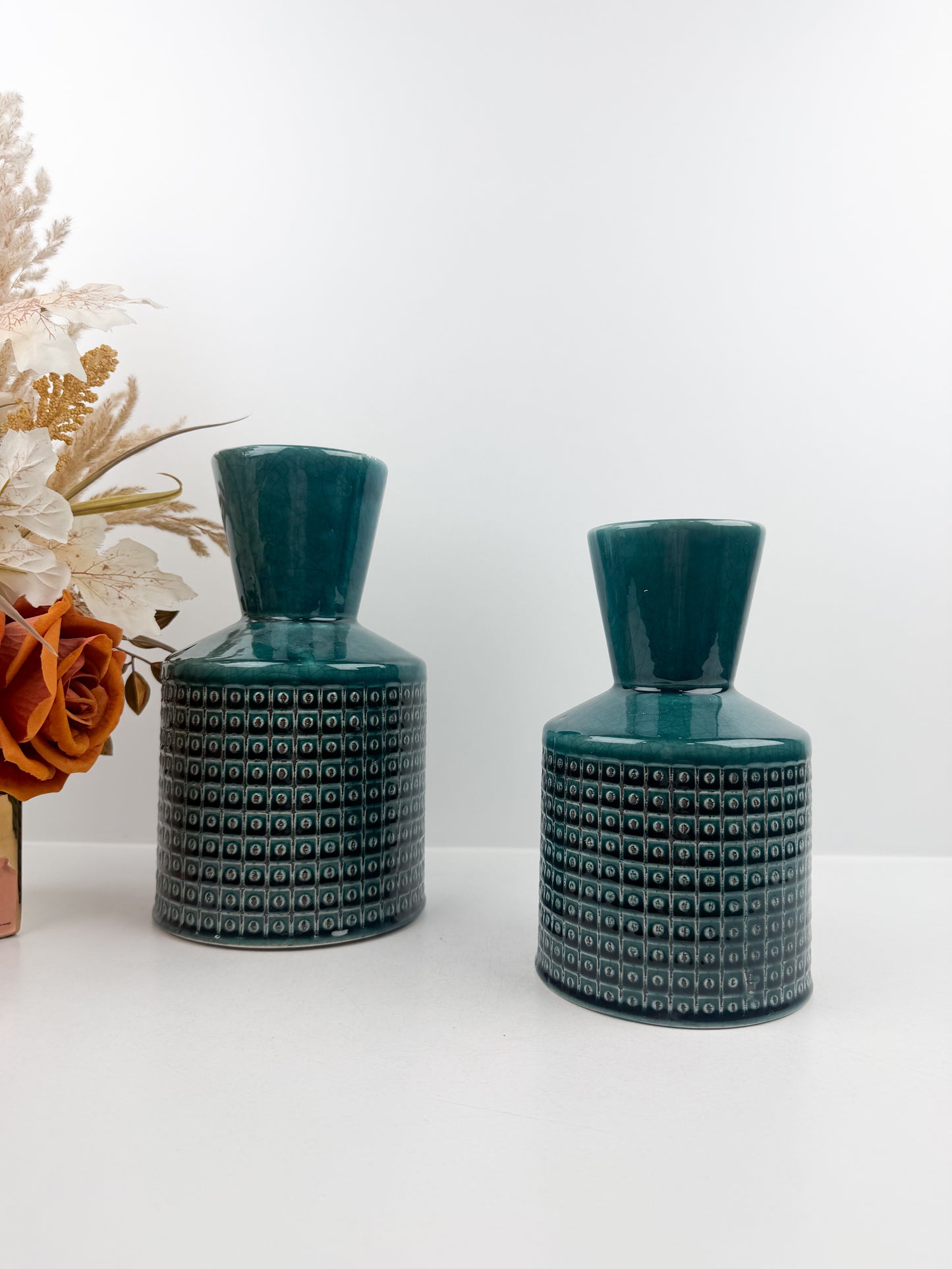 Duo de vases en céramique aux teintes de vert subtiles