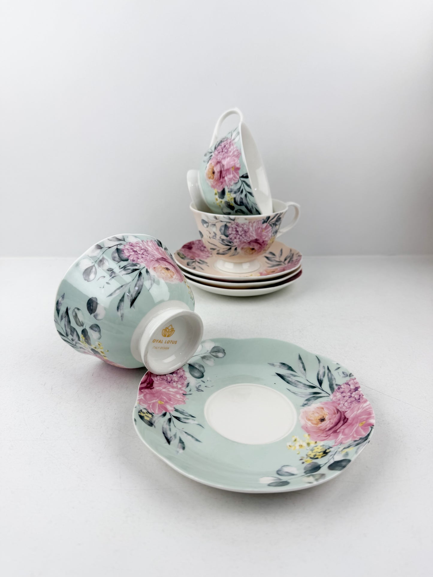 Service de six tasses et six sous-tasses à café au lait en porcelaine de luxe floral