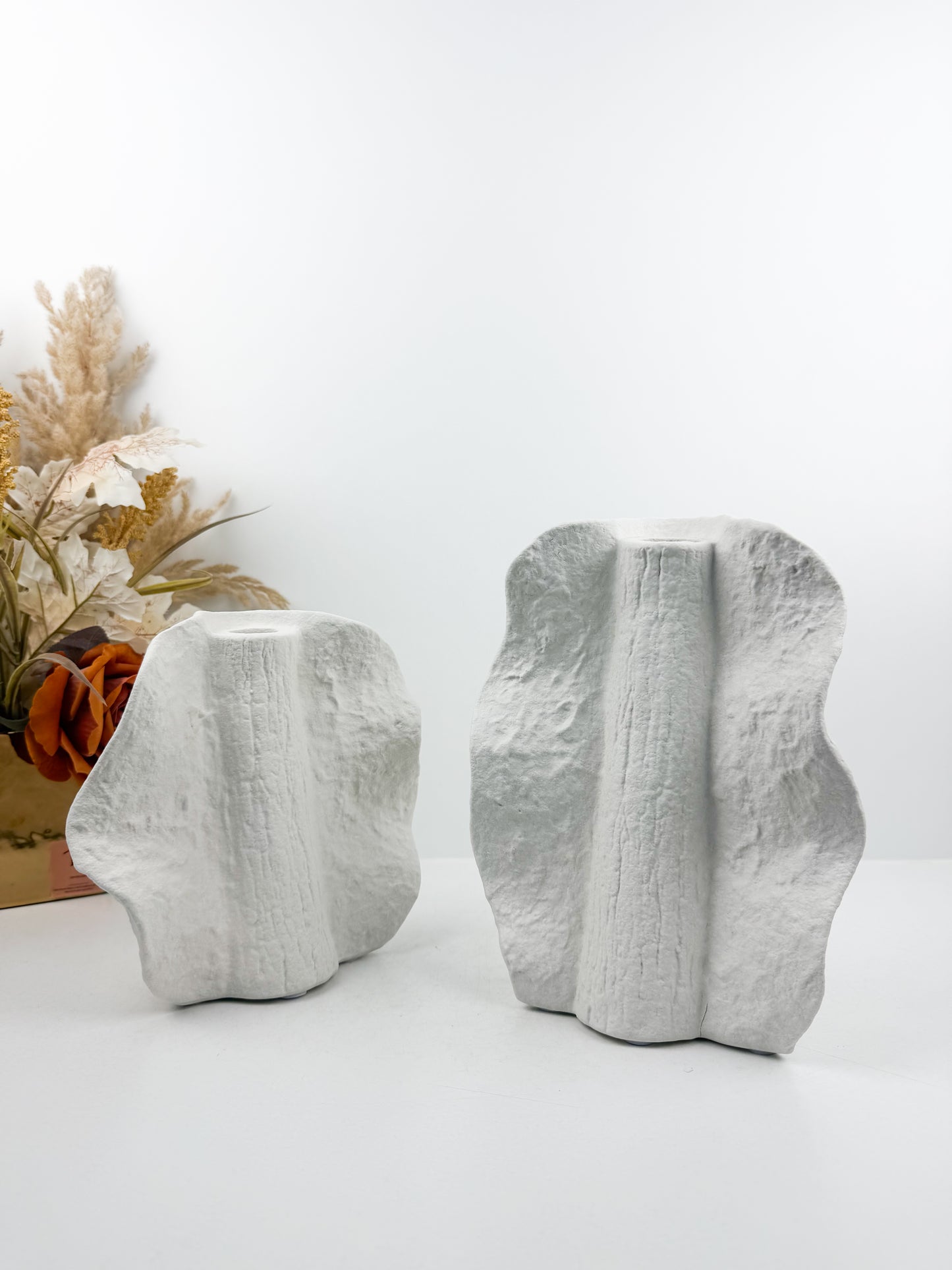 Duo de vases blanc sculptural pour sublimer vos fleurs séchées