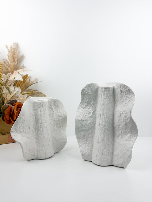 Duo de vases blanc sculptural pour sublimer vos fleurs séchées