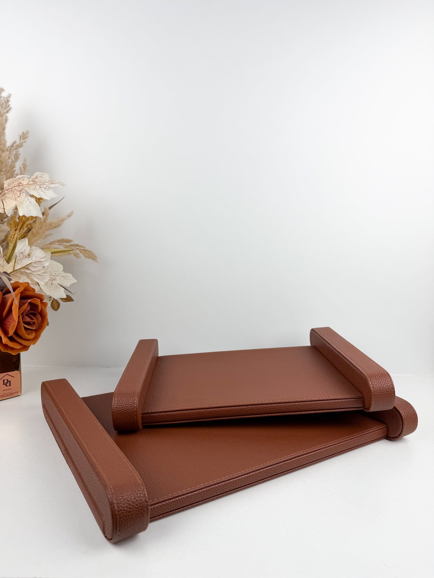 Deux plateaux de décoration intérieure en cuir marron luxe