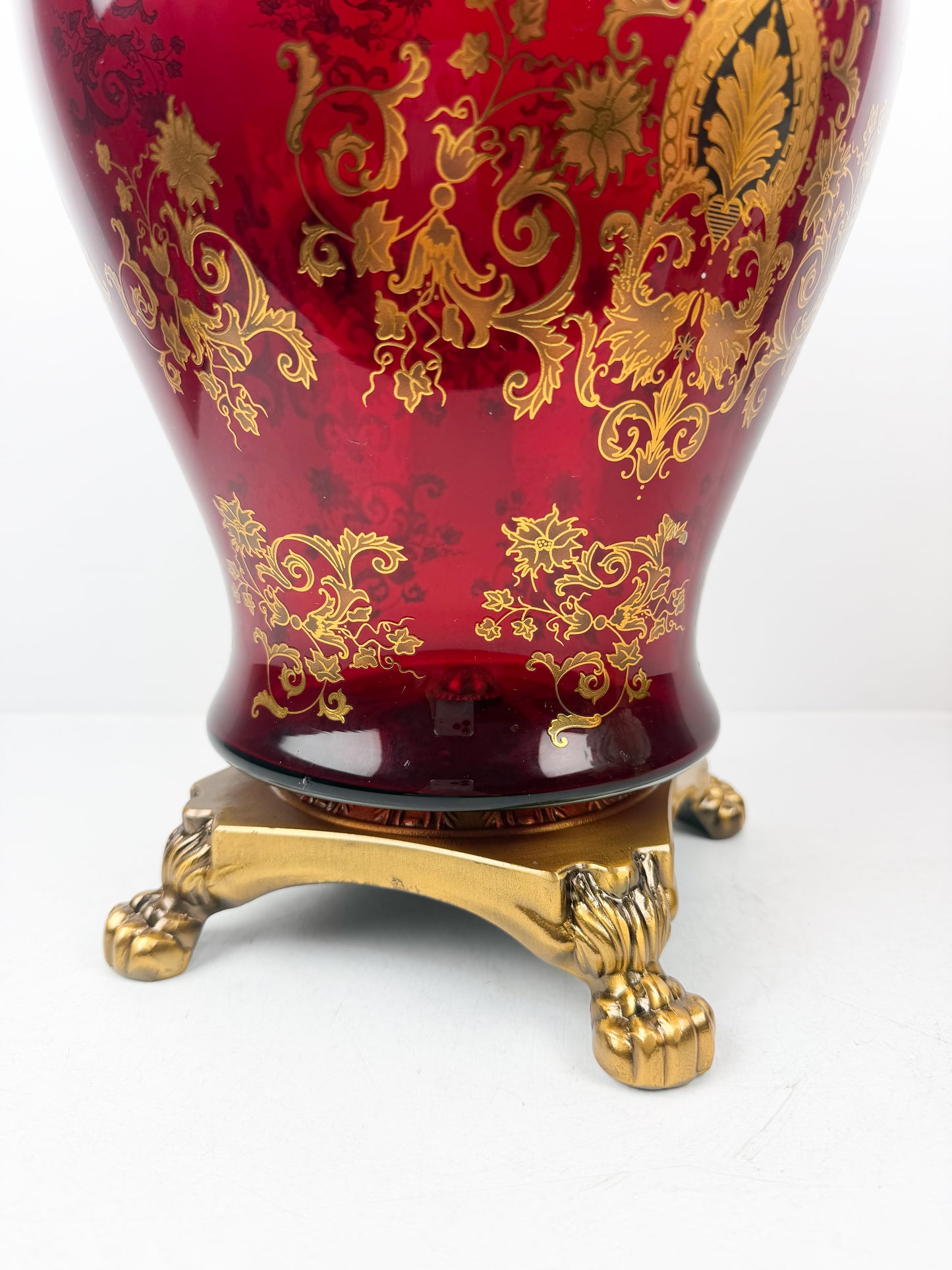 Grand Vase en cristal couvert Rouge d'une élégance intemporelle royal