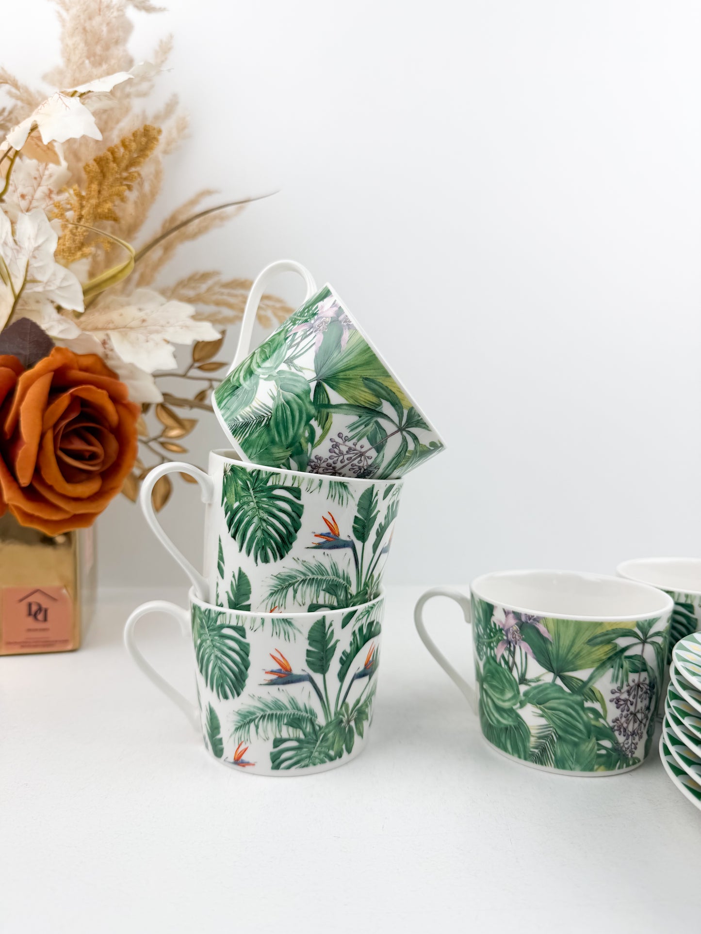 Service de six tasses et six sous-tasses à café au lait en porcelaine fine, alliant élégance et modernité