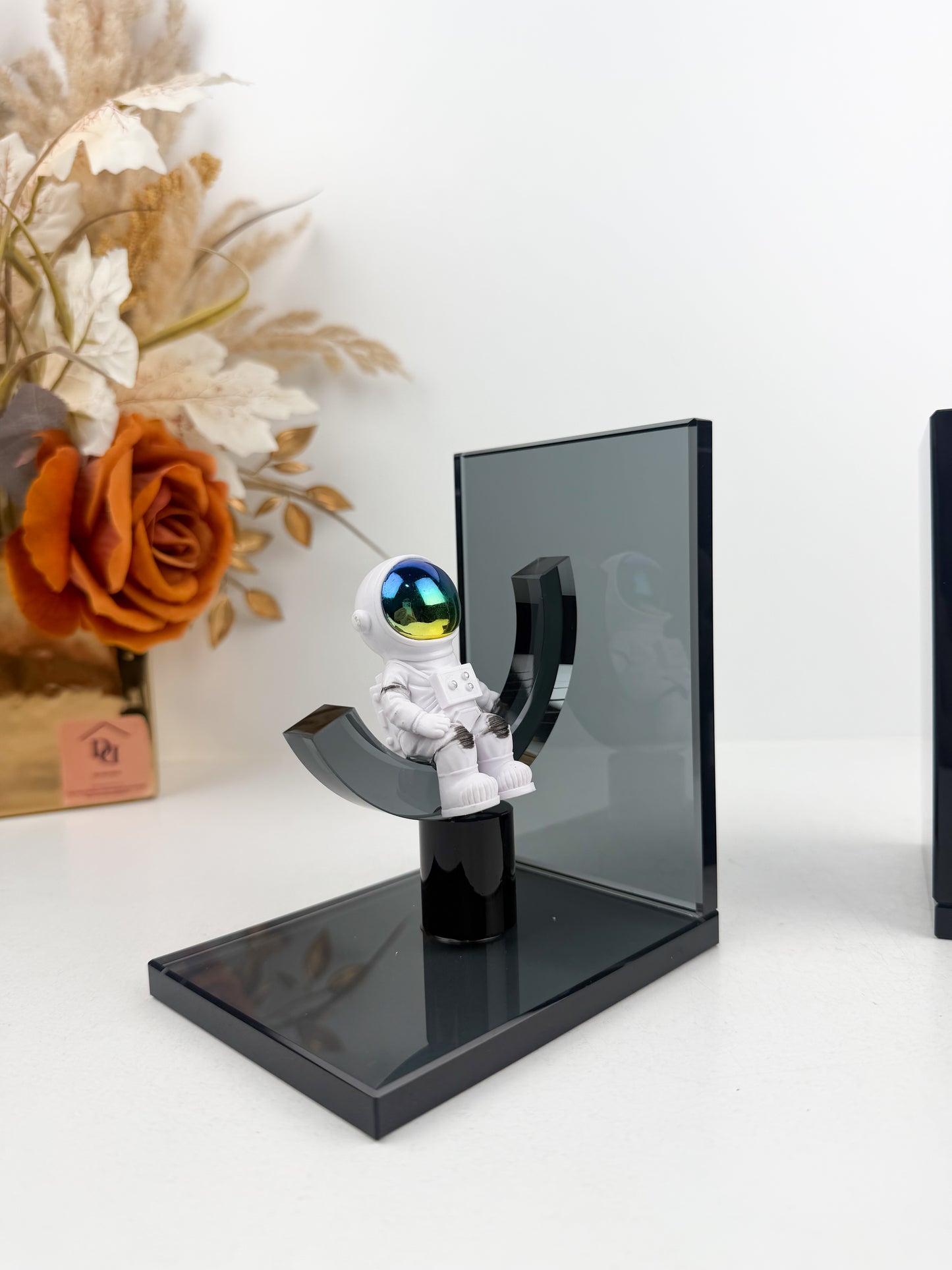 Paire de serre-livres décoratifs captivants présente un adorable astronaute blanc