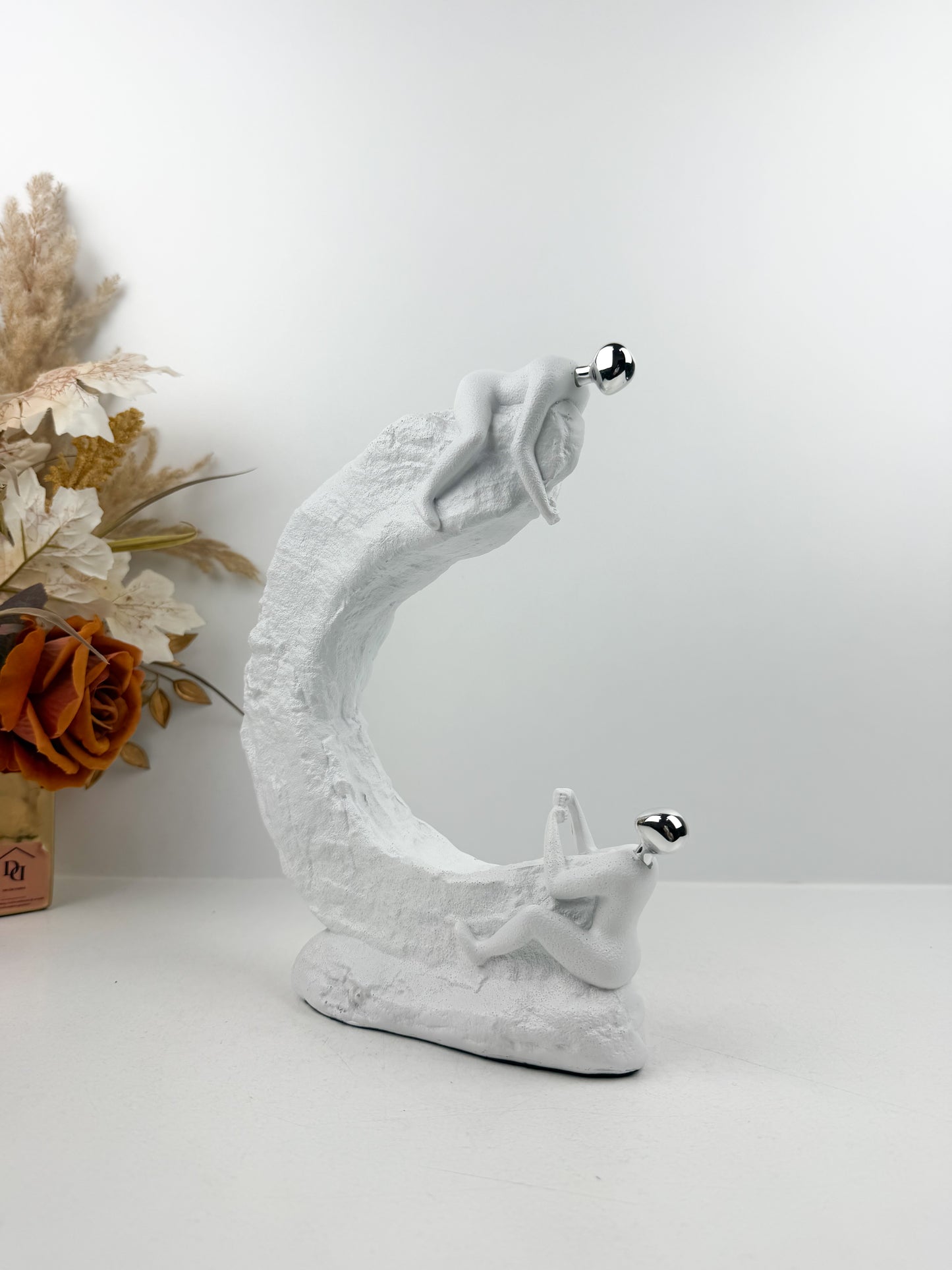 Sculpture Symbolique blanche Mains Tendes