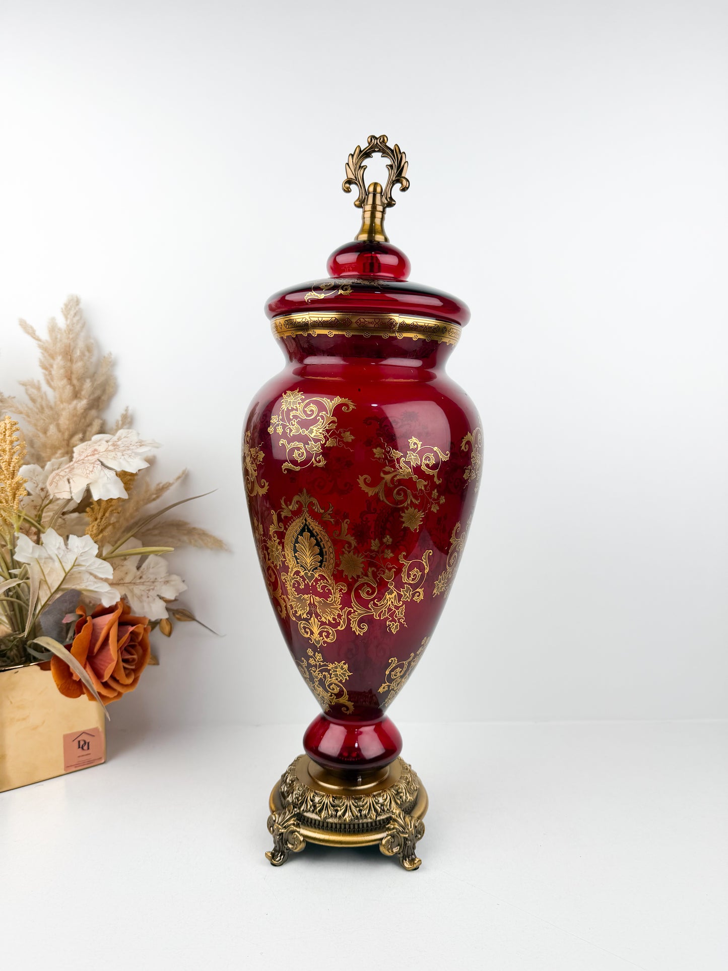 Vase couvert  en cristal Rouge d'une élégance intemporelle