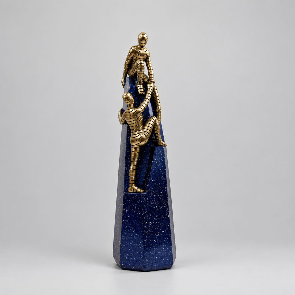 Statuette Décorative Sculpturale inspire par la force symbolique et l'élégance contemporaine.
