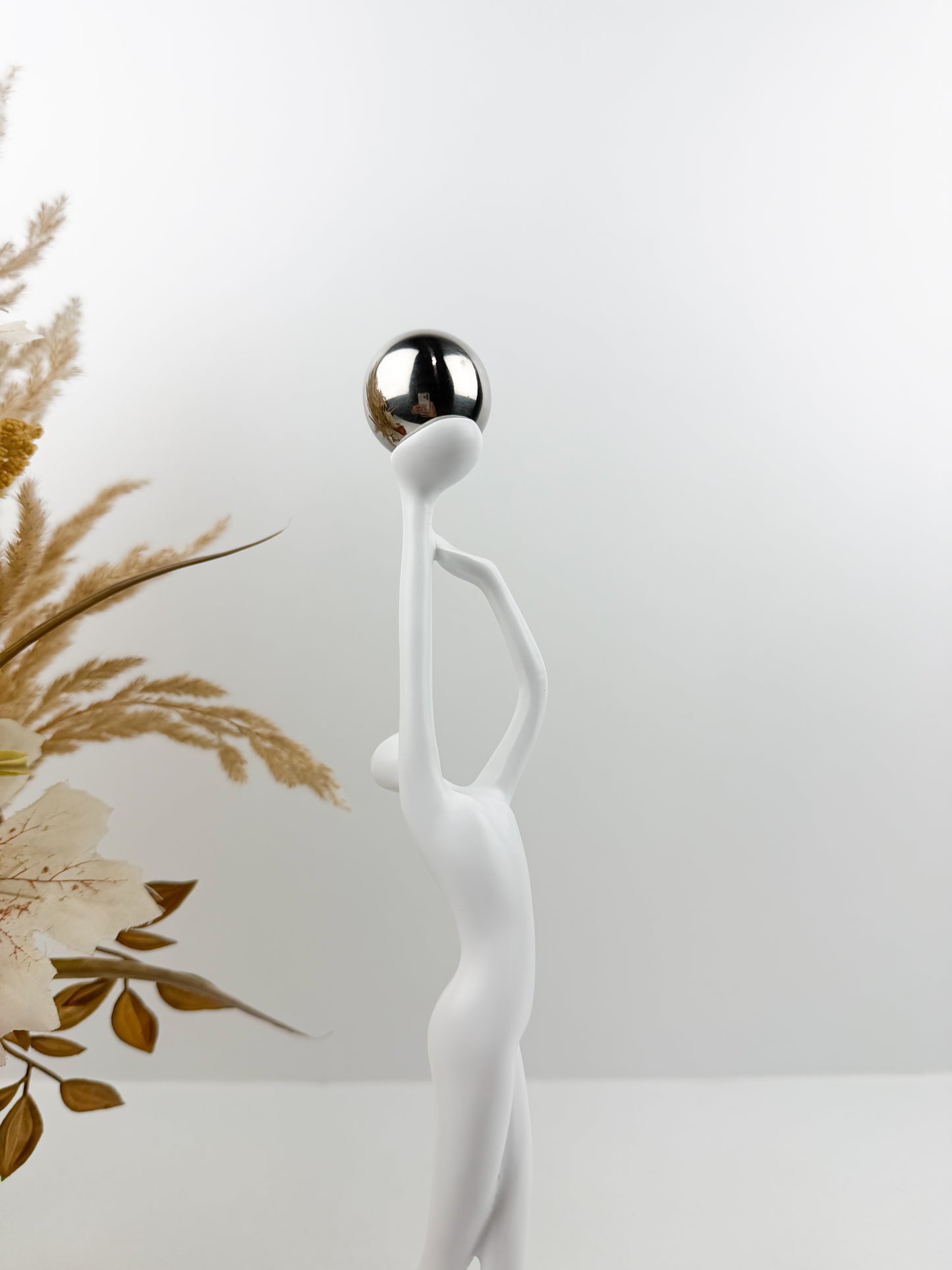 Figurine décorative blanche  en résine
