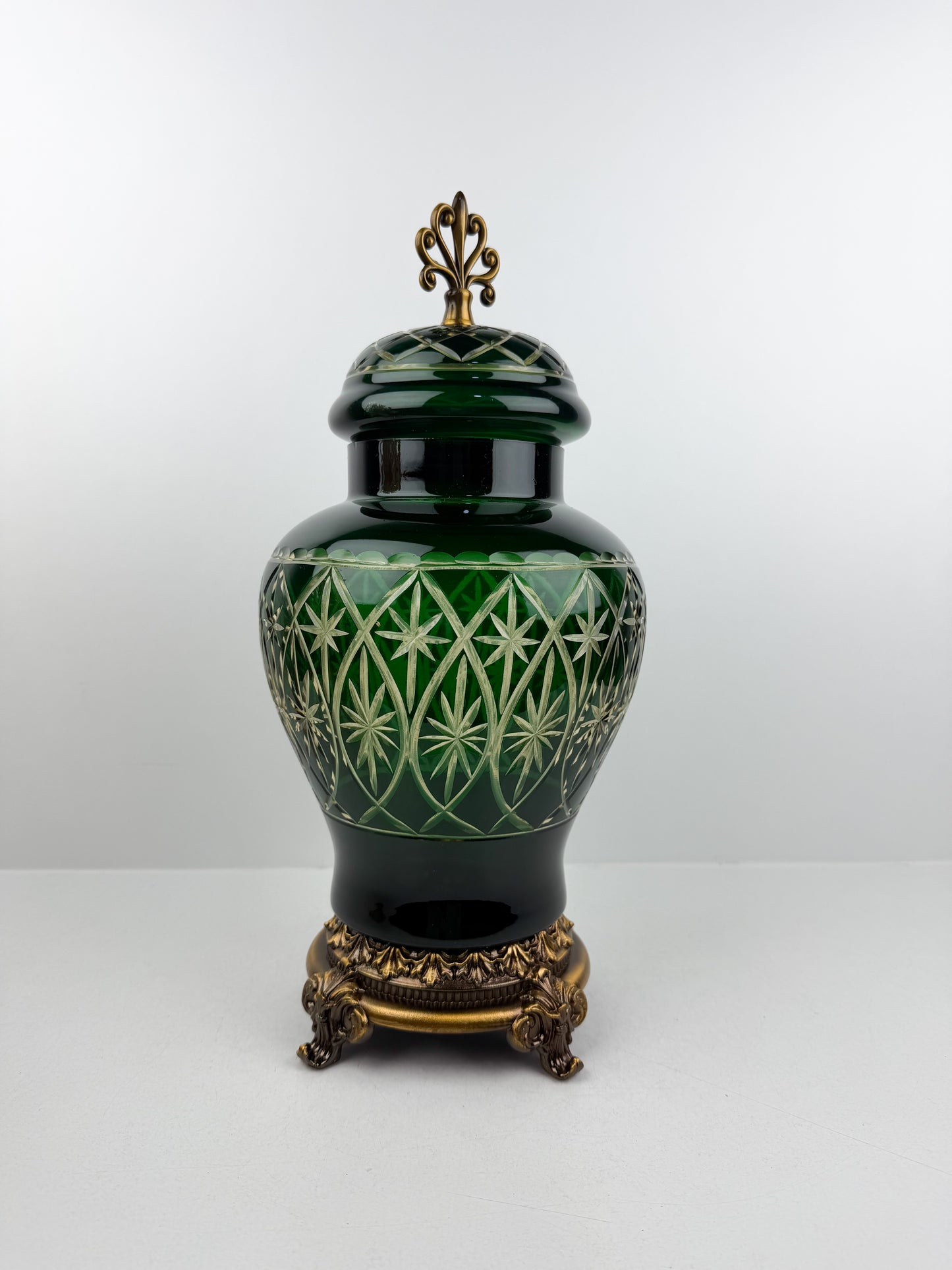 Vase couvert royal élégant en cristal vert