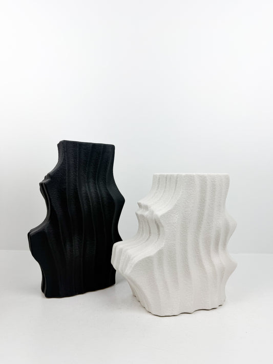 Duo de vases sculptural en céramique alliant élégance et luxe
