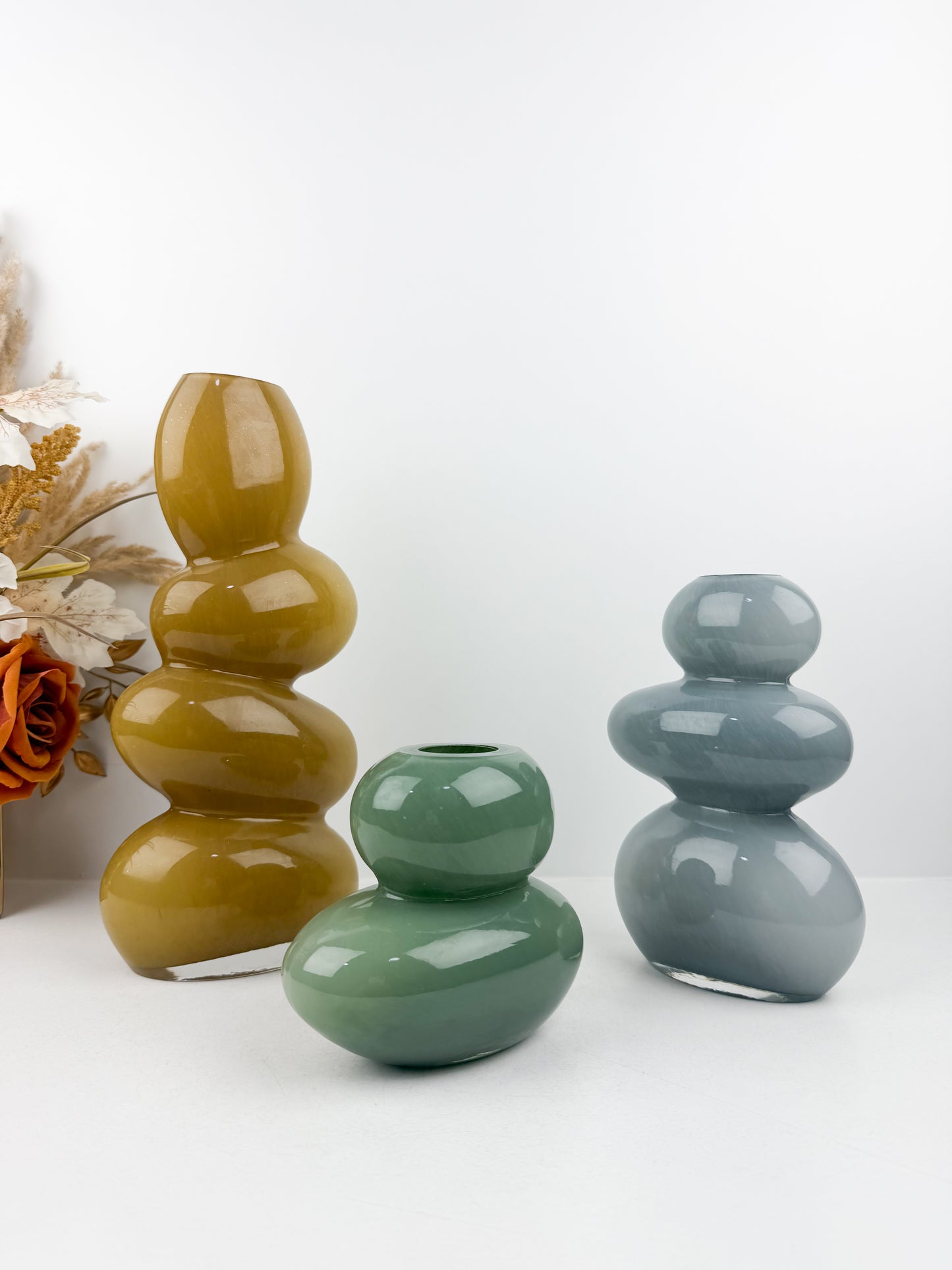 Trio de vases en verre aux formes épurées et sophistiquées