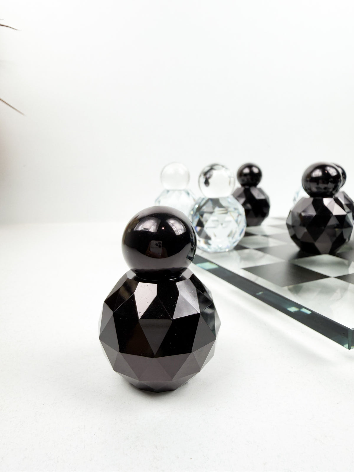 Jeu d'echecs design en cristal avec plateau transparent haut de qualité.
