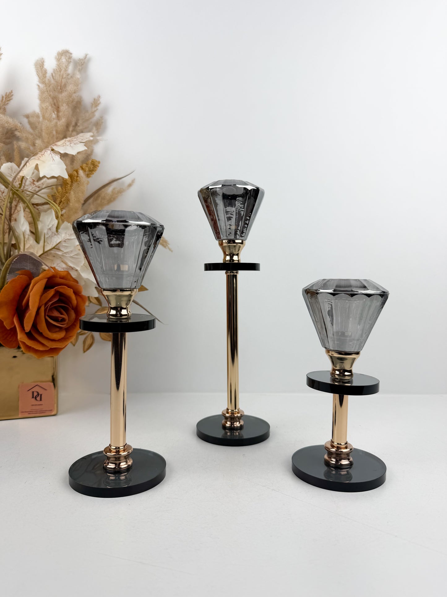 Ensemble de trois bougeoirs décoratifs en cristal  gris