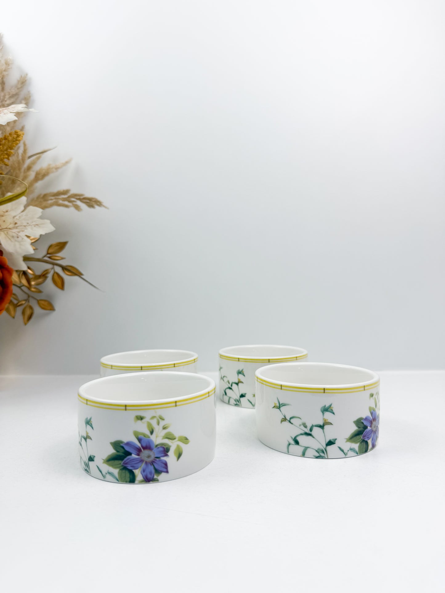 Quatre mini bols aux teintes florales