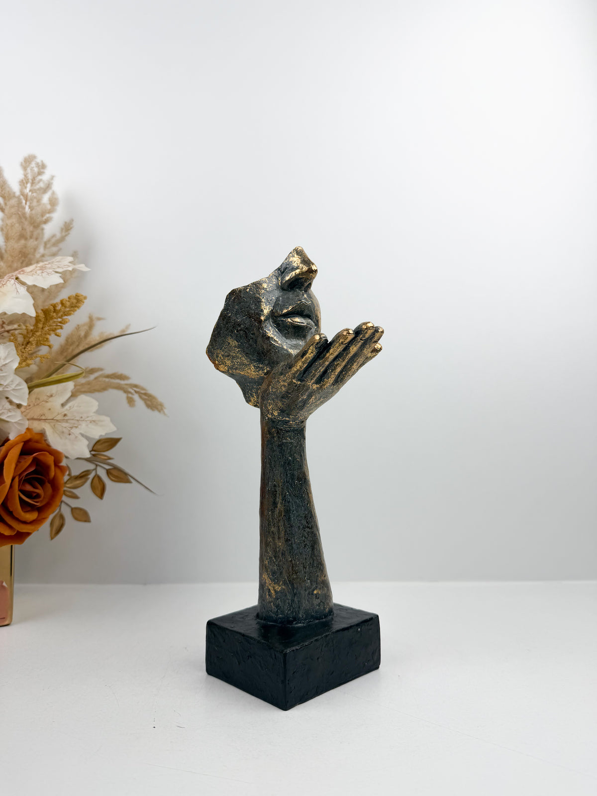 Statuette décorative Sculpturale d'inspiration artistique contemporaine.