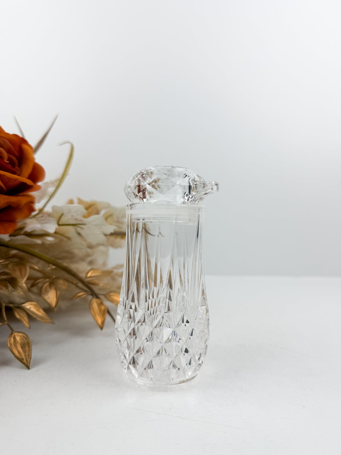 Huilière en acrylique moderne, design épuré et contemporain pour votre cuisine